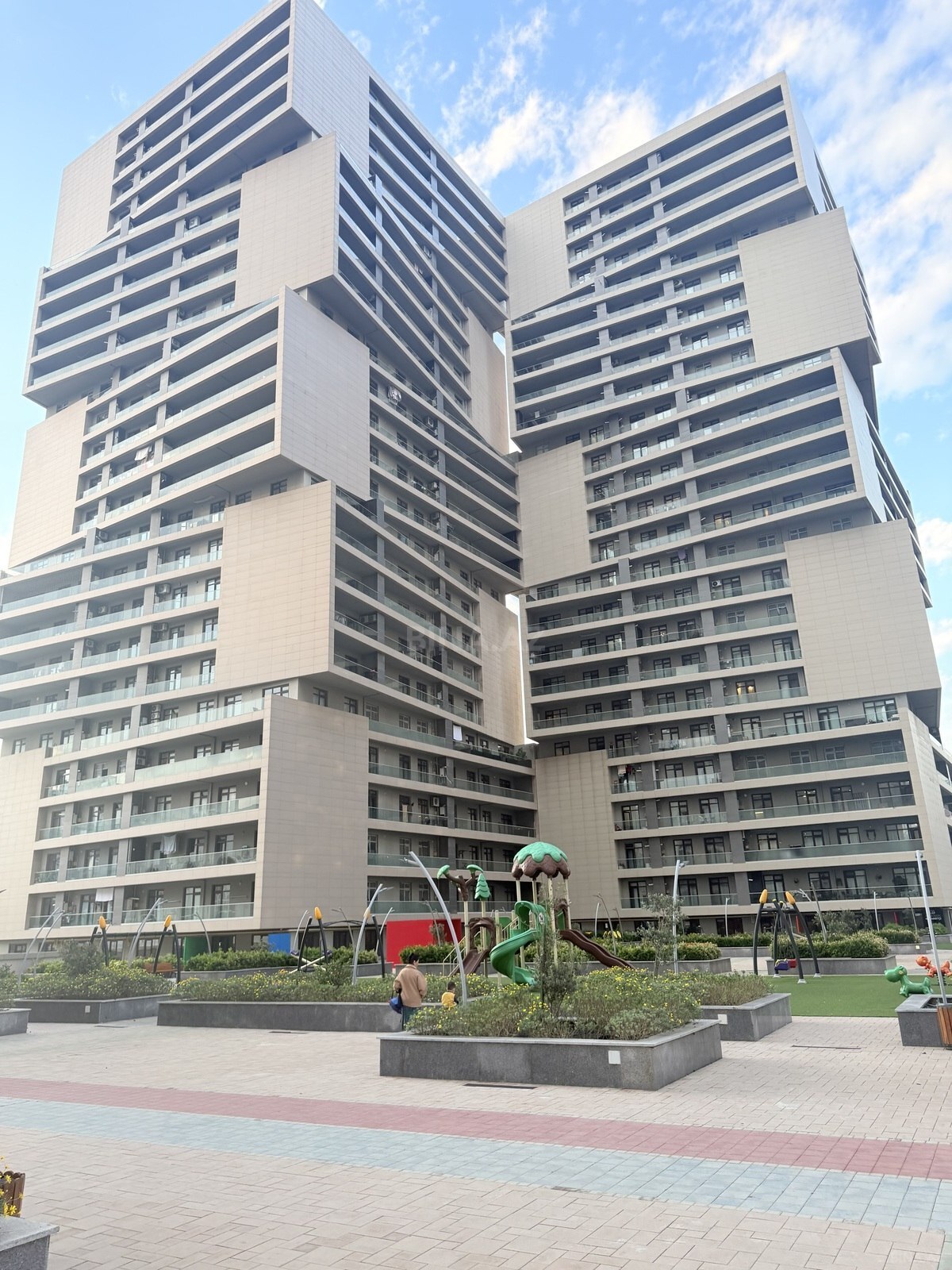 Kirayə verilir 2 otaqlı mənzil 85 m²