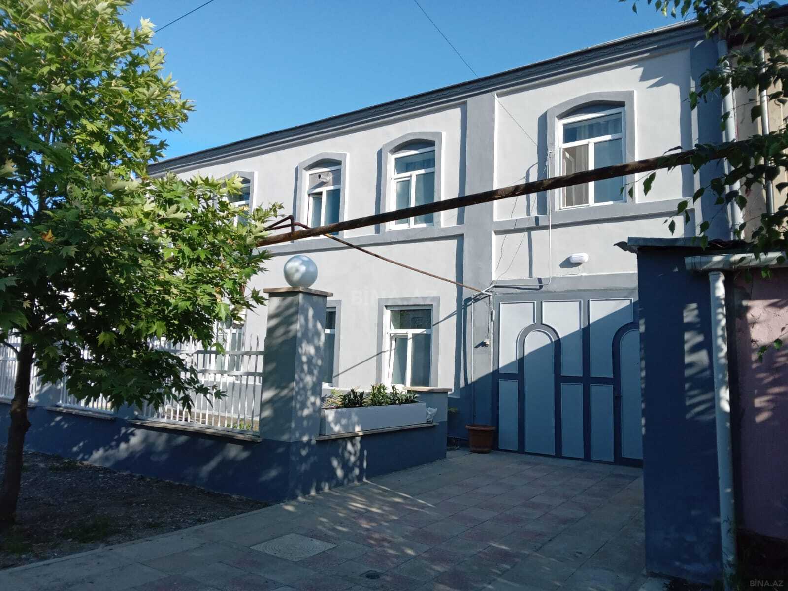 Satılır 8 otaqlı həyət evi 275 m²