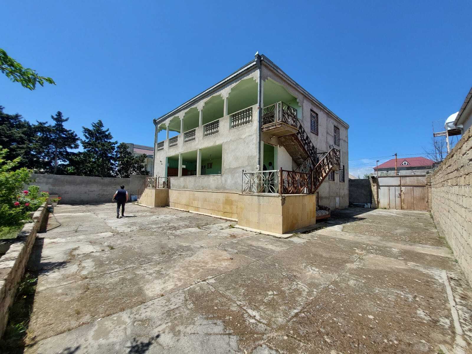 Satılır 7 otaqlı həyət evi 220 m²