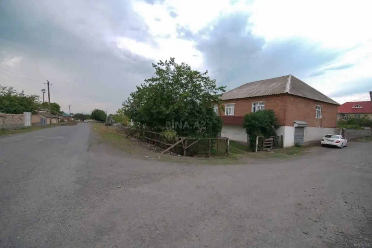 Satılır 7 otaqlı həyət evi 300 m²