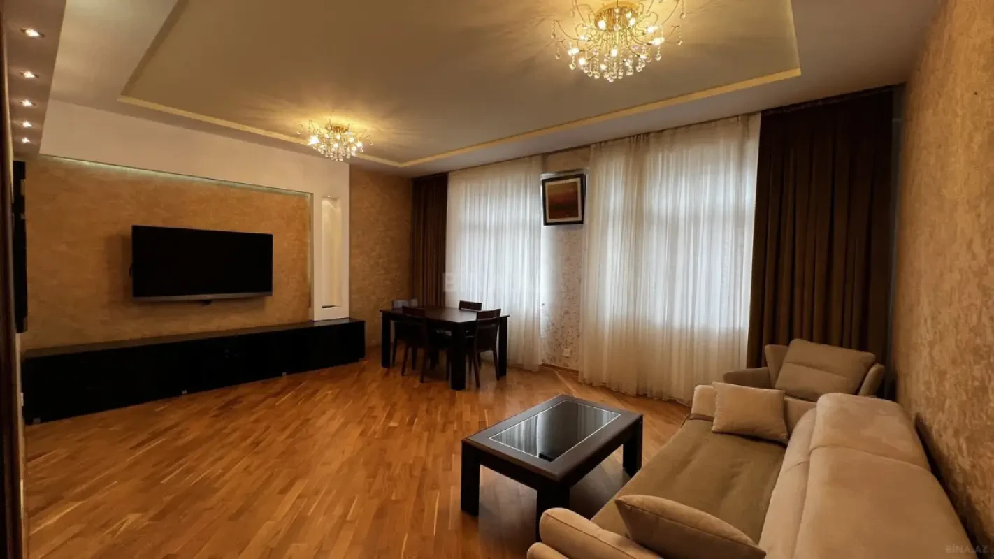 Satılır 3 otaqlı mənzil 133 m²