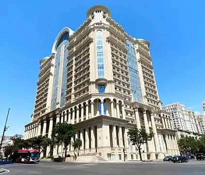 Satılır 5 otaqlı mənzil 303 m² — Bakı 5 otaq 303.00 m²