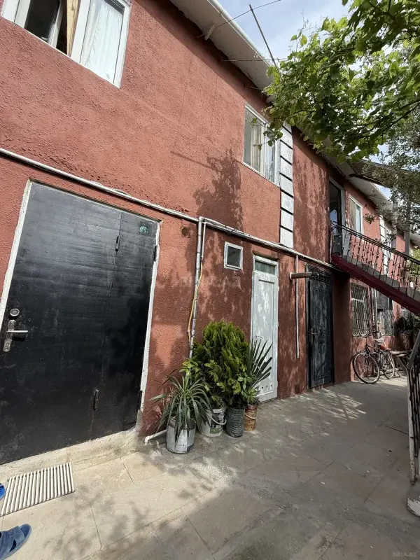 Satılır 9 otaqlı həyət evi 162 m²