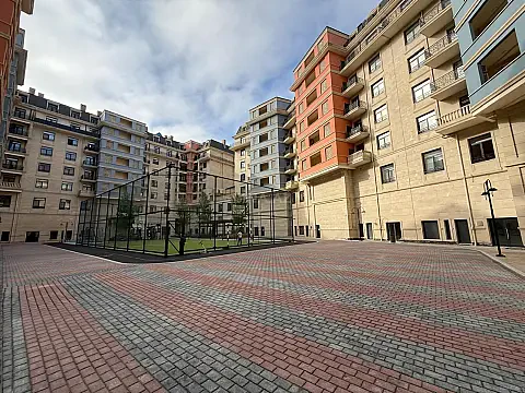 Satılır 4 otaqlı mənzil 153 m² — Bakı 4 otaq 153.00 m²