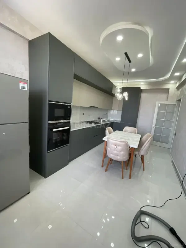 Kirayə verilir 2 otaqlı mənzil 65 m²