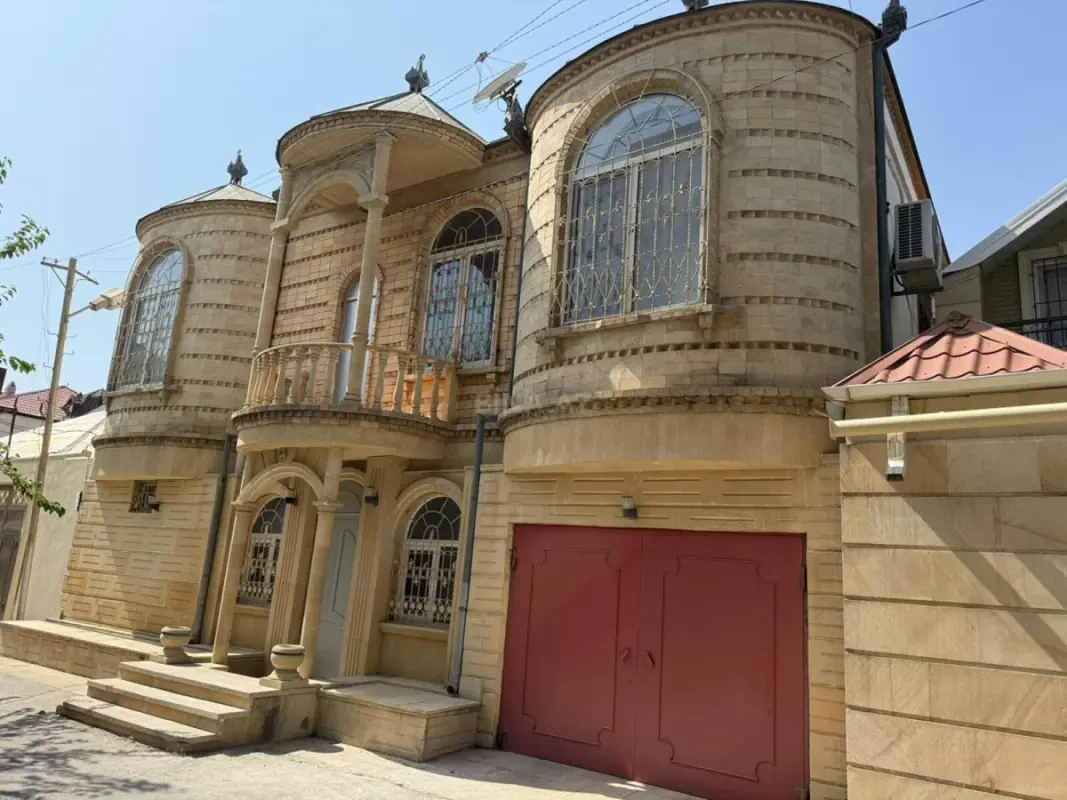 Satılır 7 otaqlı həyət evi 425 m²