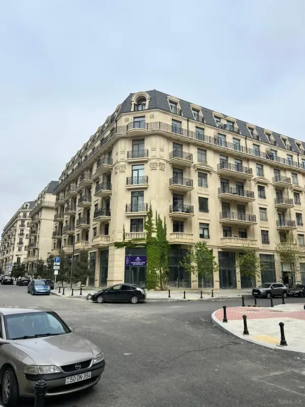 Satılır 3 otaqlı mənzil 135 m²