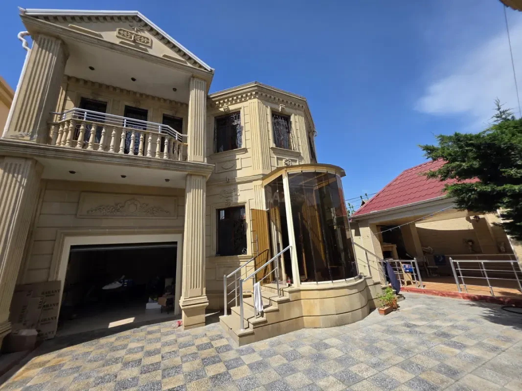 Satılır 9 otaqlı həyət evi 384 m²
