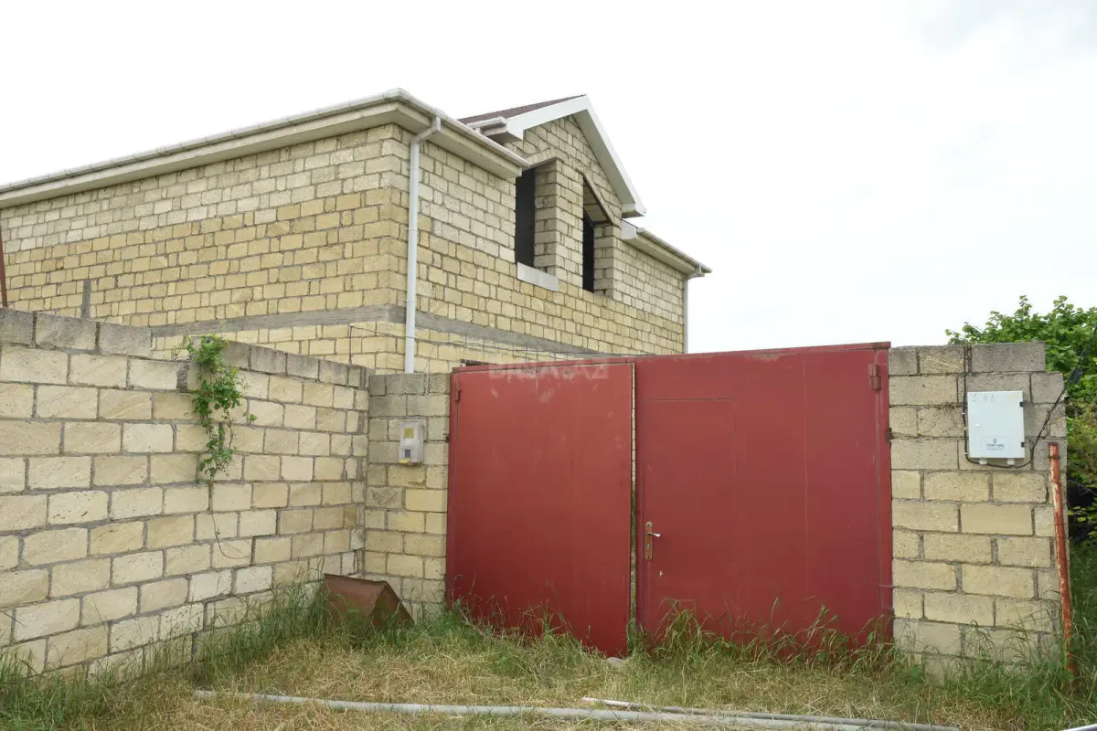 Satılır 7 otaqlı həyət evi 250 m²