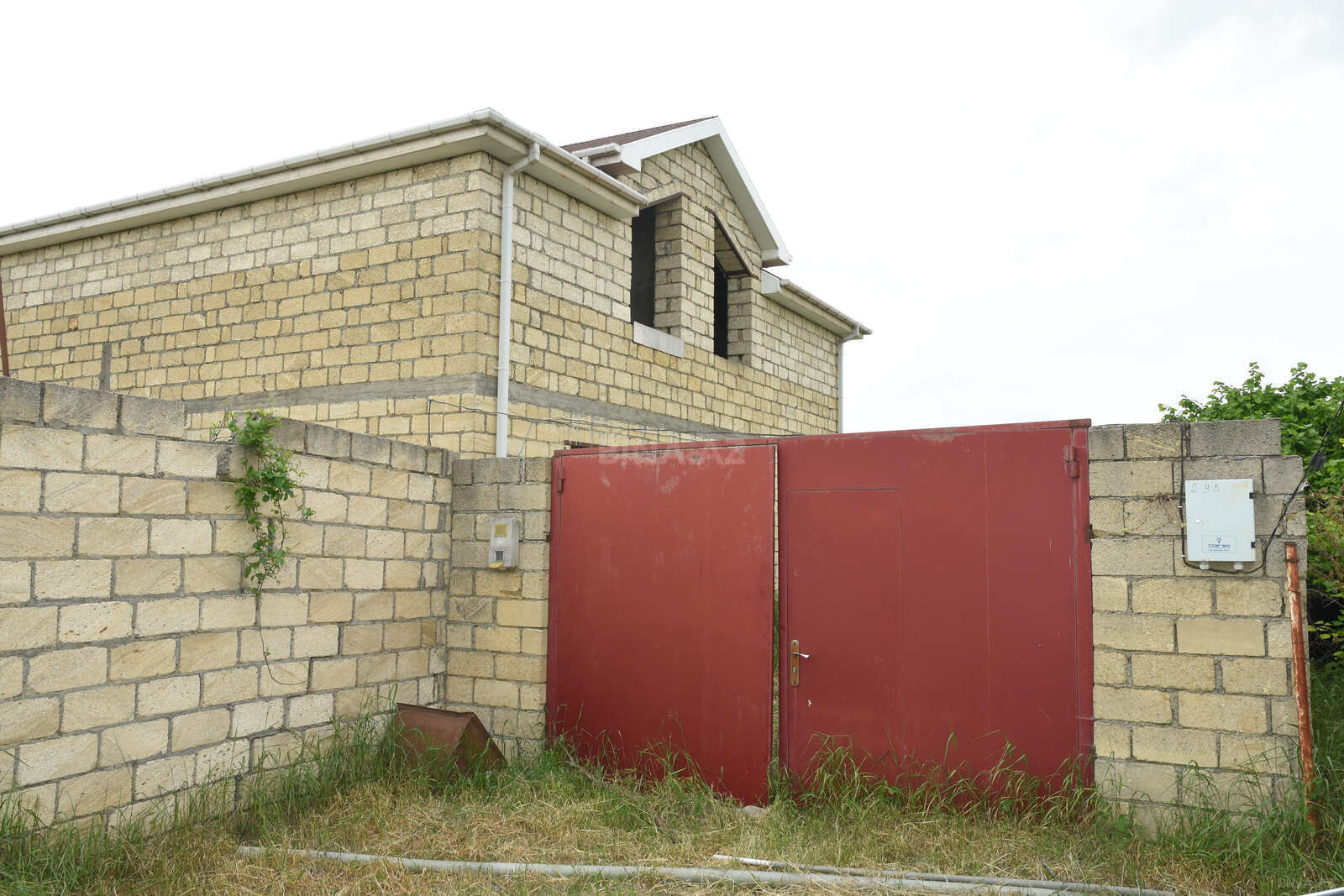 Satılır 7 otaqlı həyət evi 250 m²