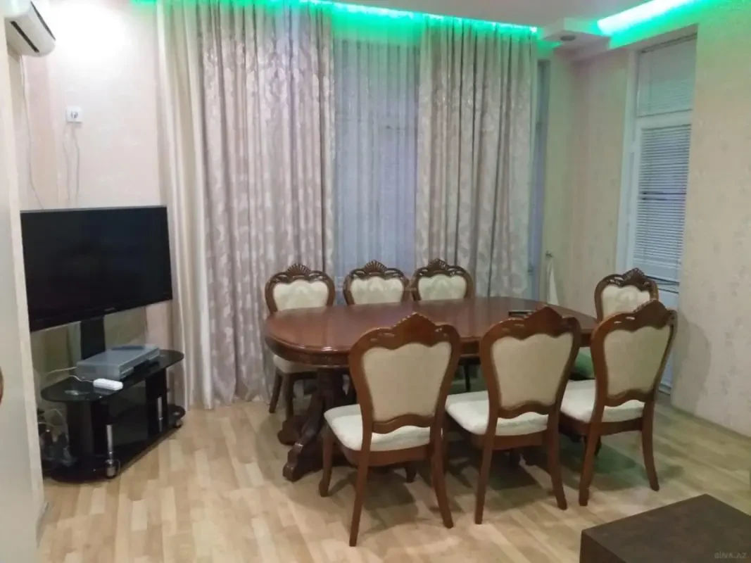 Kirayə verilir 2 otaqlı mənzil 95 m²