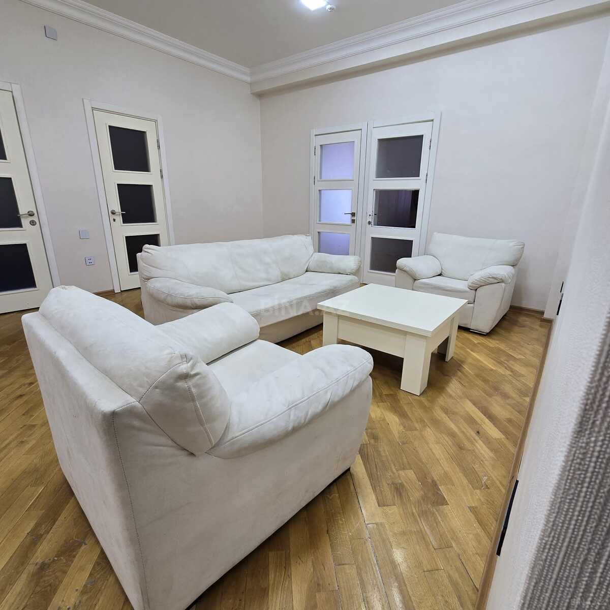 Kirayə verilir 4 otaqlı mənzil 120 m²