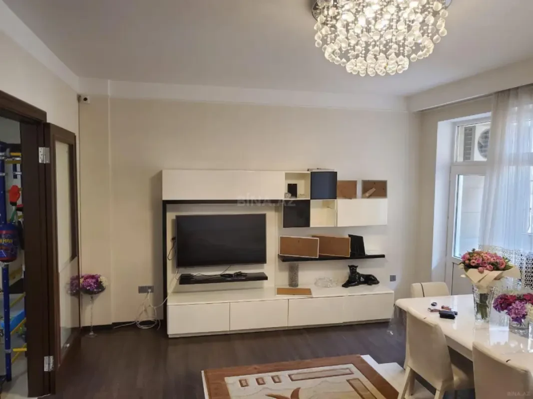 Satılır 2 otaqlı mənzil 110 m²
