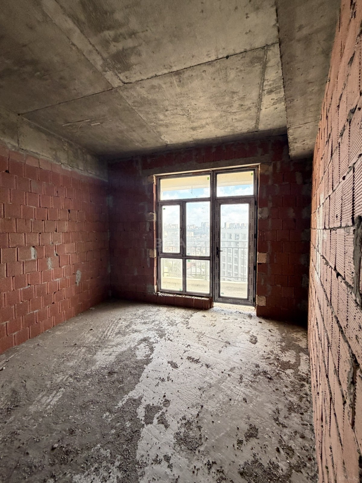 Satılır 2 otaqlı mənzil 95 m²