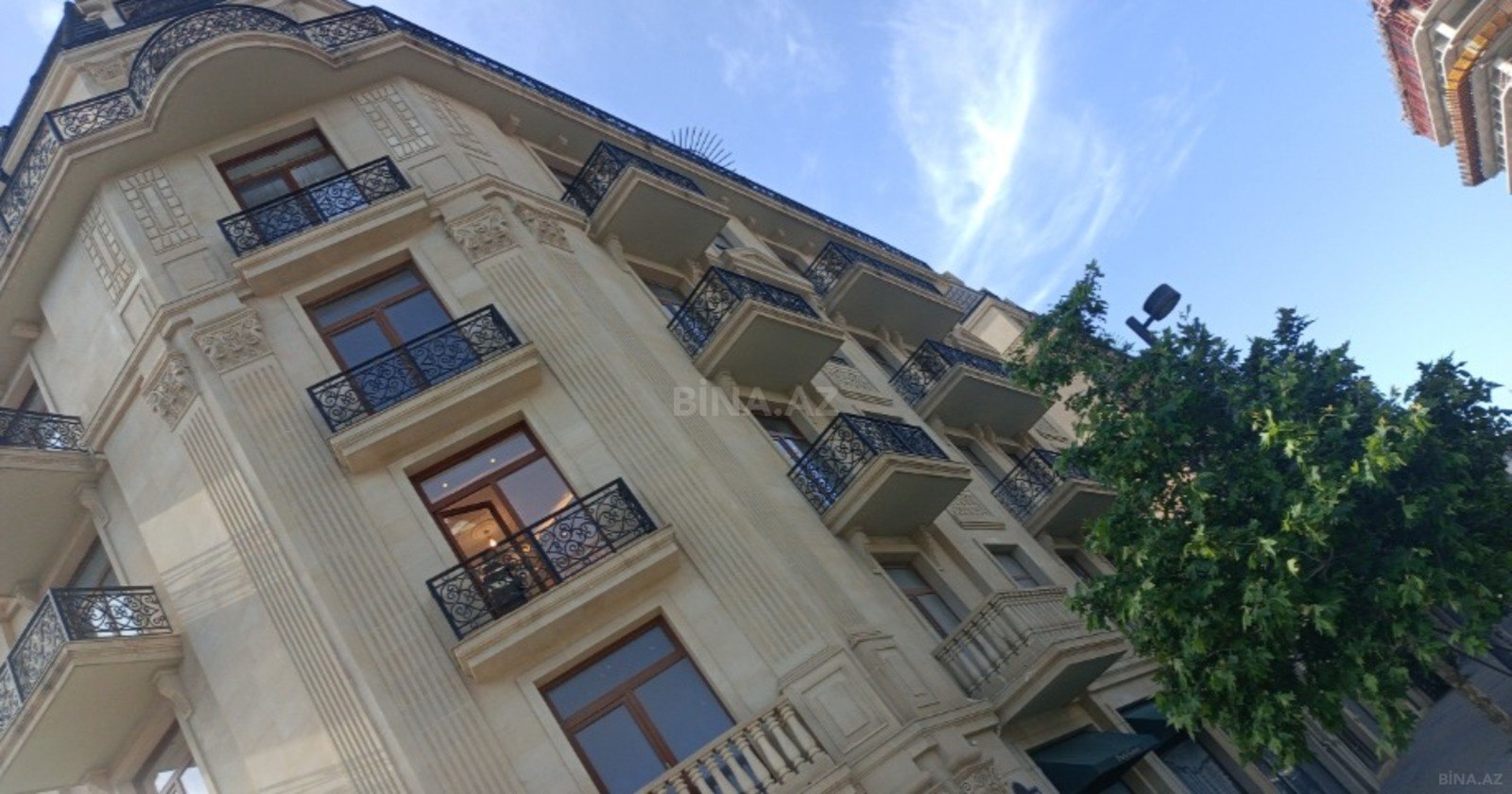 Satılır 3 otaqlı mənzil 129 m²