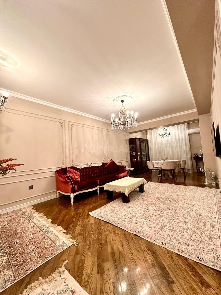 Satılır 2 otaqlı mənzil 108 m²