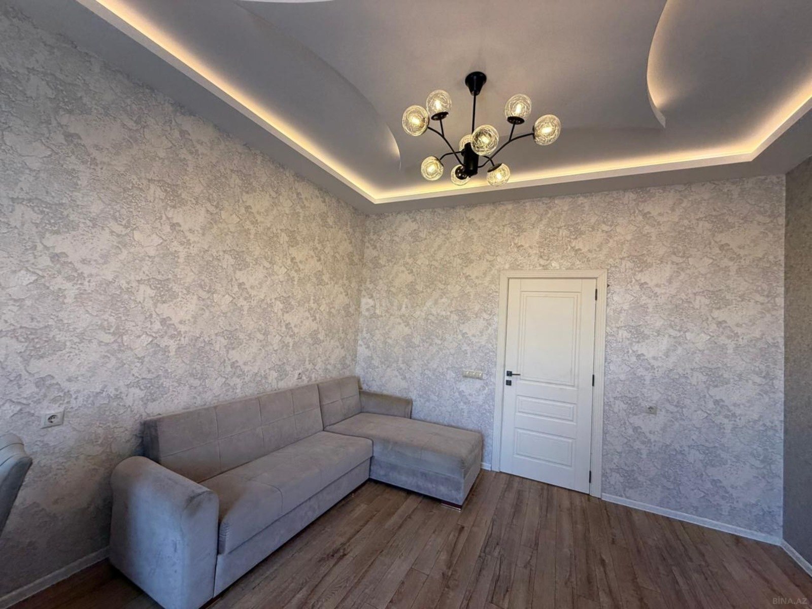 Satılır 2 otaqlı mənzil 76.5 m²