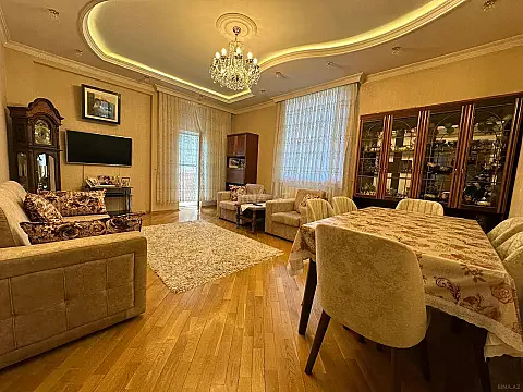 Satılır 3 otaqlı mənzil 140 m² — Bakı, İnşaatçılar 3 otaq 140.00 m²