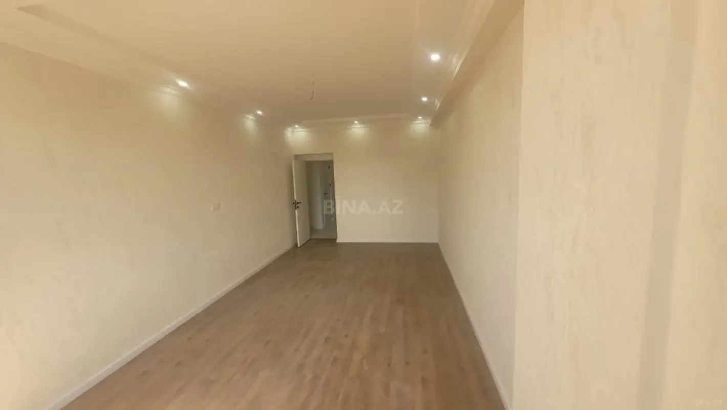 Satılır 3 otaqlı mənzil 132 m²