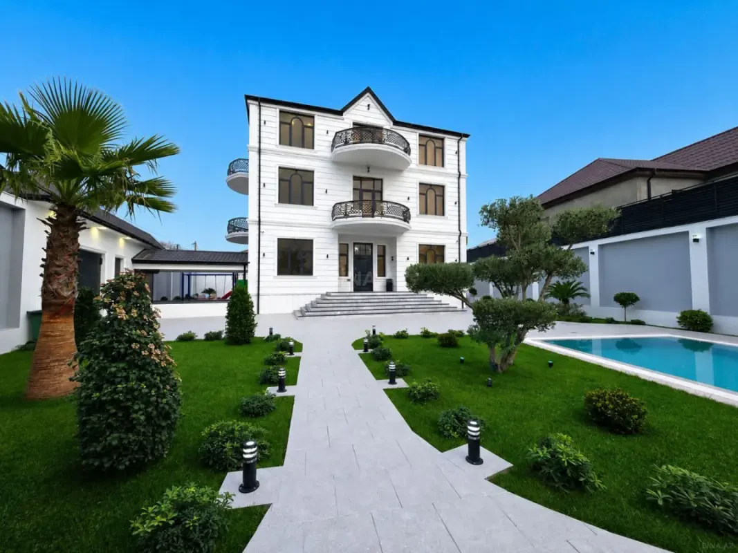 Satılır 11 otaqlı həyət evi 465 m²