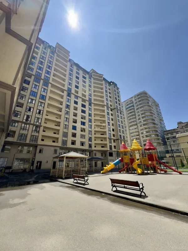 Satılır 3 otaqlı mənzil 148.4 m²