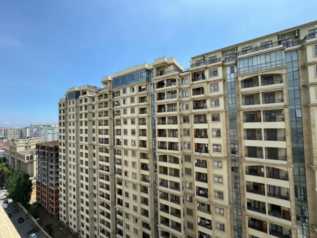 Satılır 3 otaqlı mənzil 140 m²