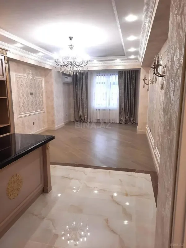 Satılır 3 otaqlı mənzil 130 m²