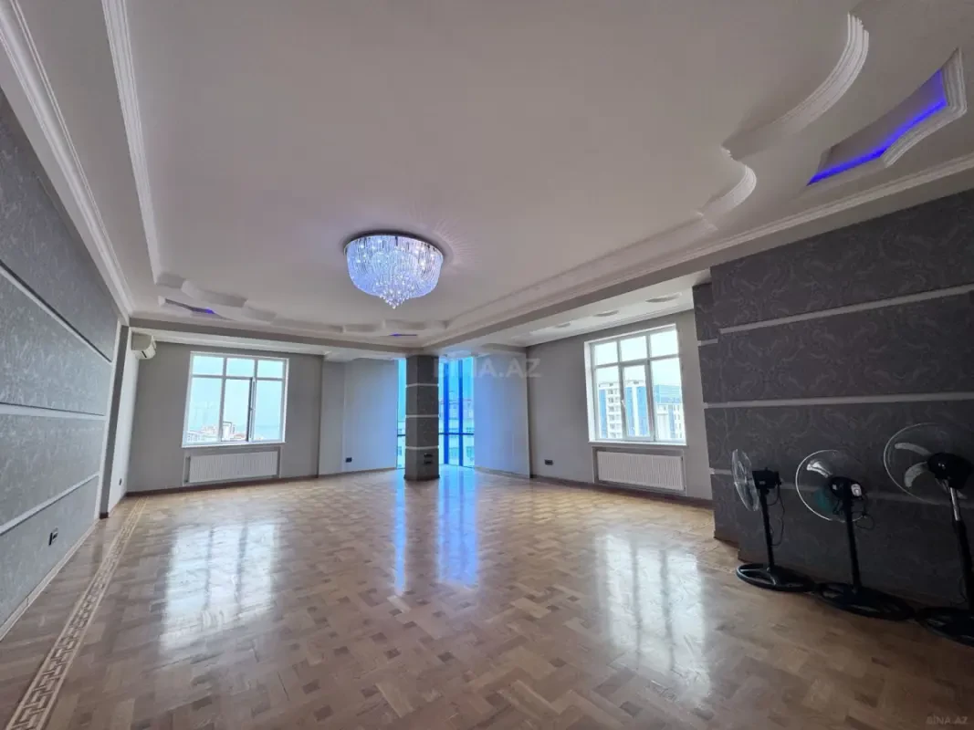 Satılır 4 otaqlı mənzil 217 m²