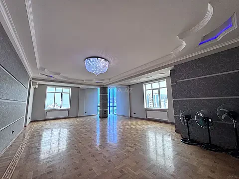Satılır 4 otaqlı mənzil 217 m² — Bakı 4 otaq 217.00 m²