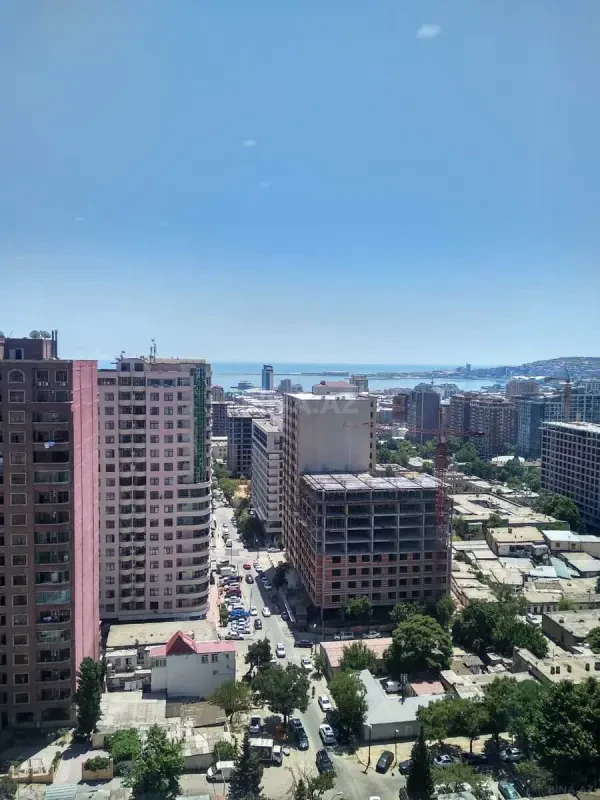 Satılır 4 otaqlı mənzil 145 m²