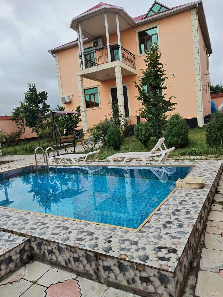 Kirayə verilir 7 otaqlı mənzil 220 m²