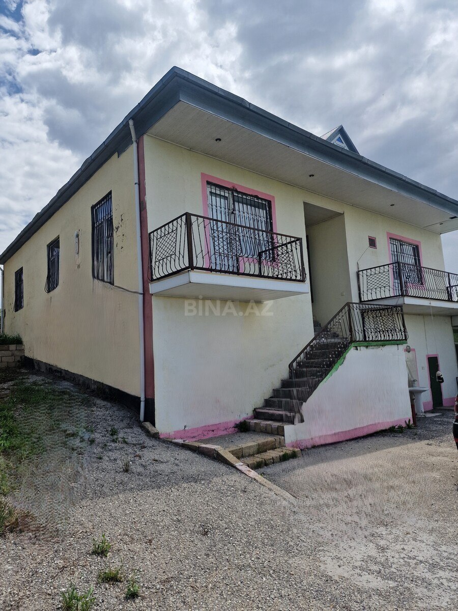 Satılır 6 otaqlı həyət evi 263 m²