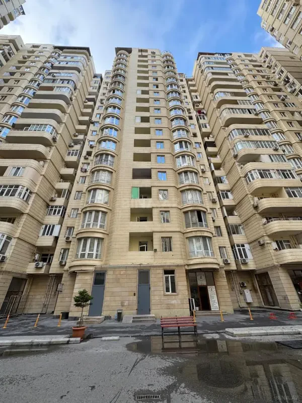 Satılır 2 otaqlı mənzil 61 m²