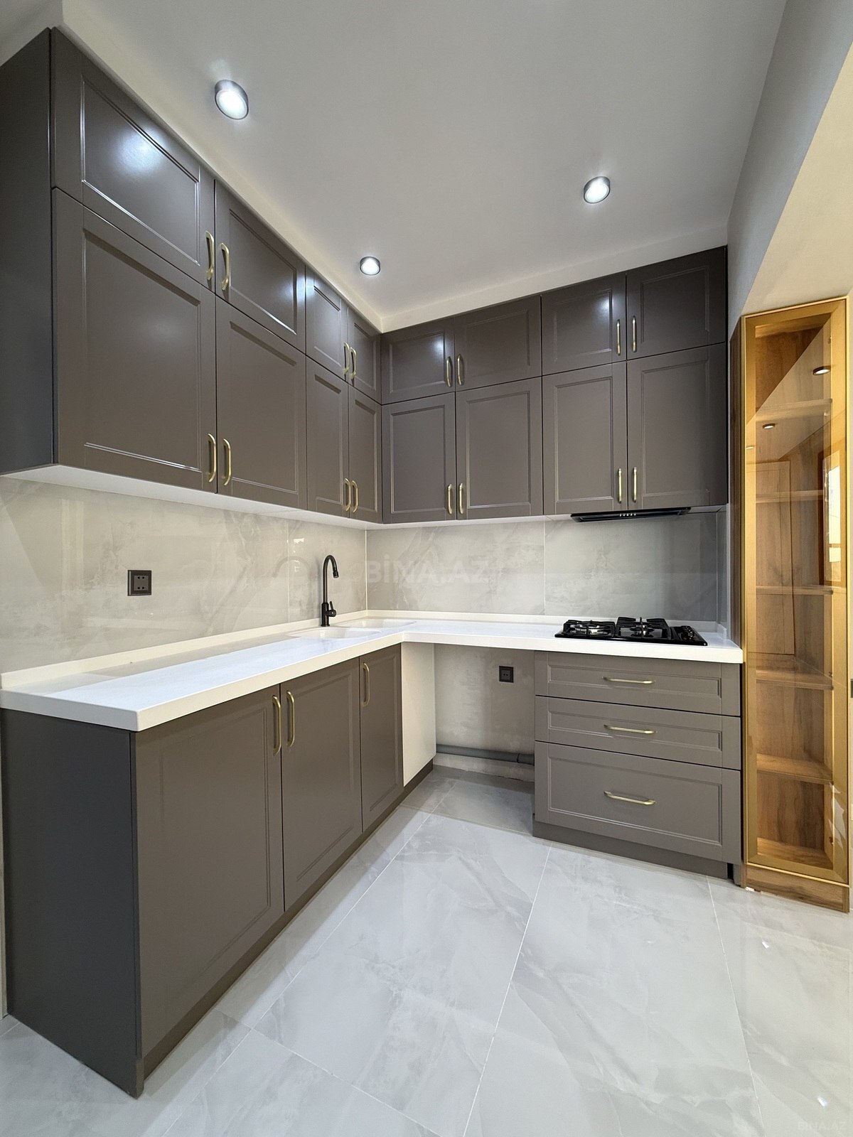 Satılır 4 otaqlı mənzil 125 m²