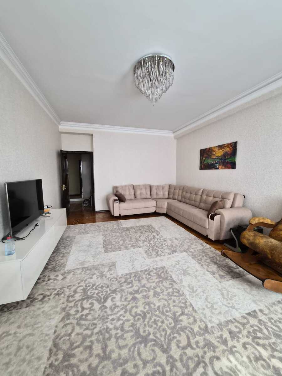 Satılır 3 otaqlı mənzil 98 m²