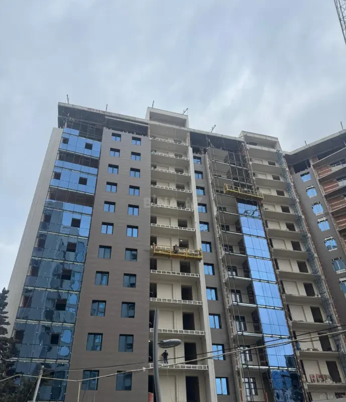 Satılır 3 otaqlı mənzil 163 m²