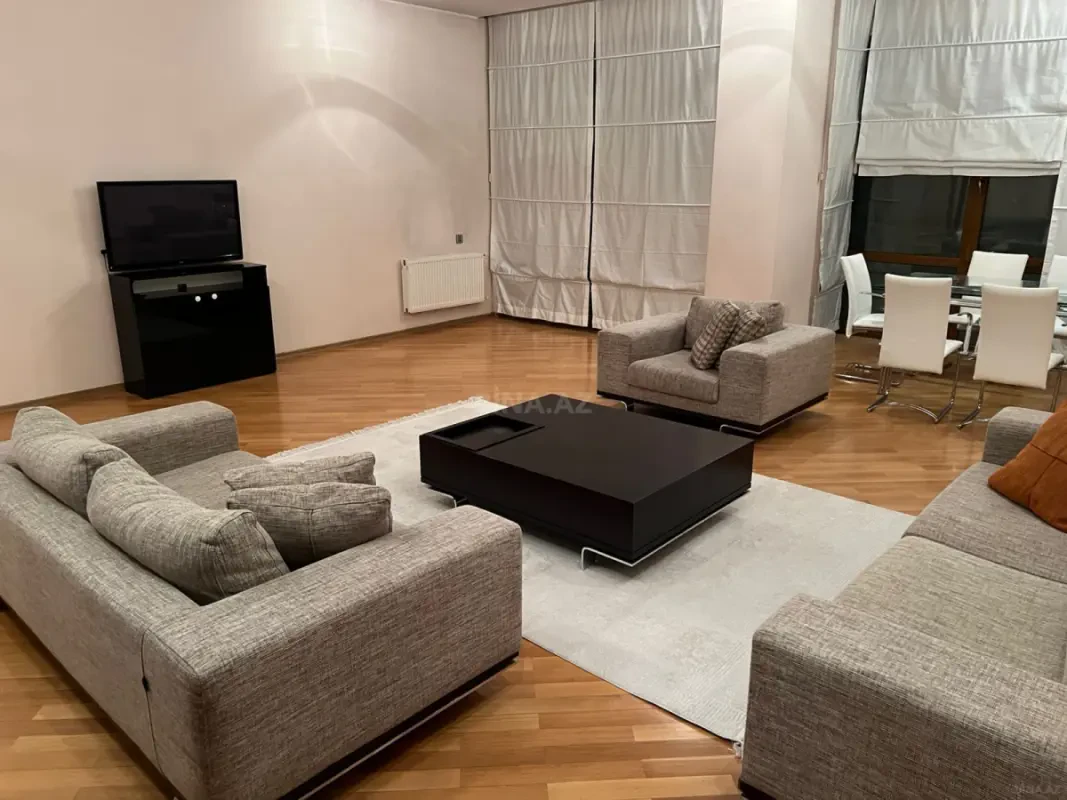 Satılır 3 otaqlı mənzil 140 m²