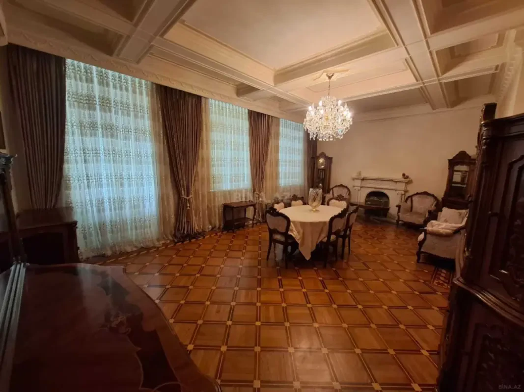Satılır 6 otaqlı mənzil 200 m²