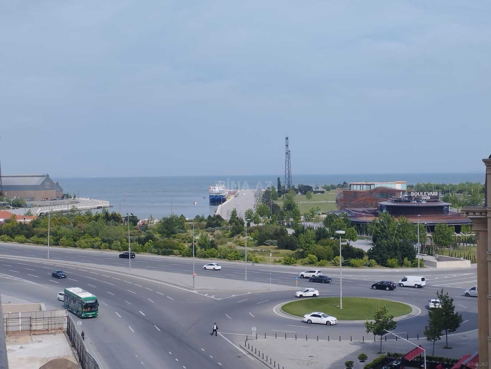 Satılır 3 otaqlı mənzil 124 m²