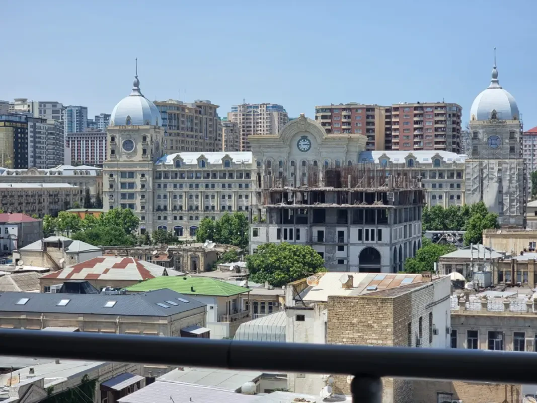 Satılır 3 otaqlı mənzil 120.9 m²