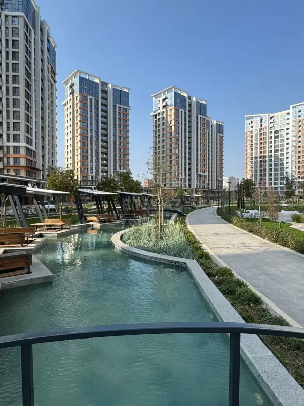 Satılır 4 otaqlı mənzil 130 m²