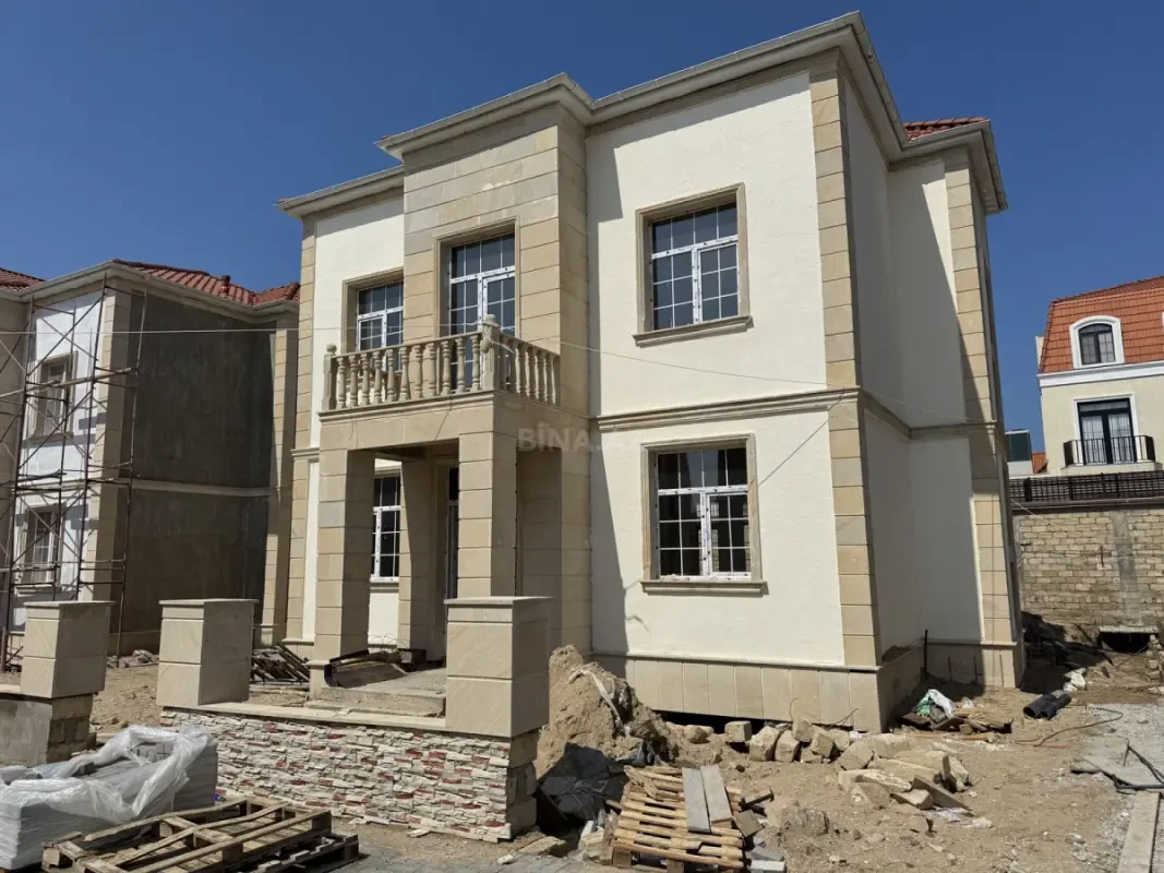 Satılır 5 otaqlı həyət evi 370 m²