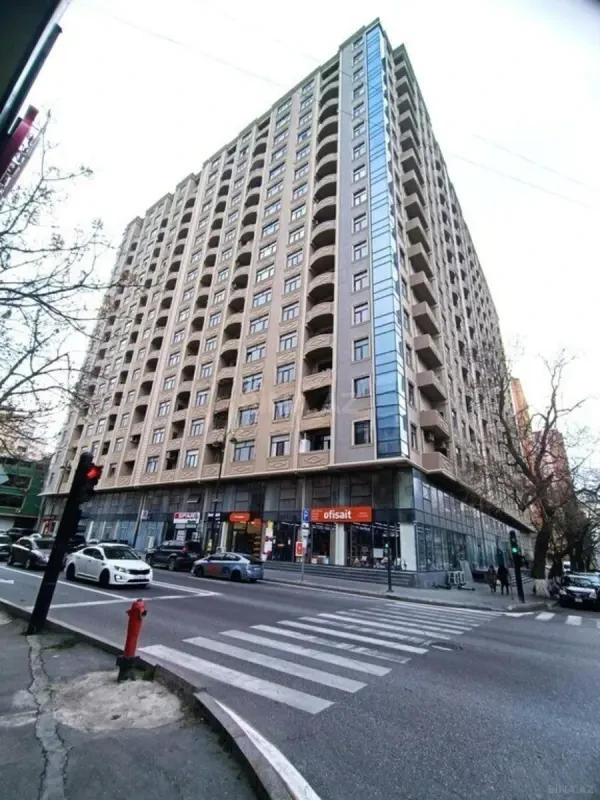 Satılır 3 otaqlı mənzil 141 m²