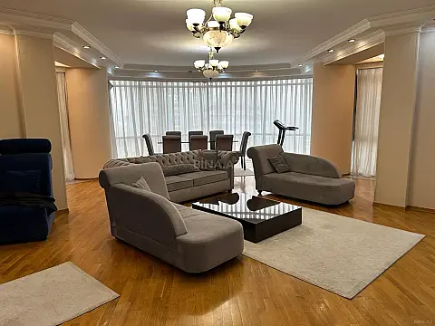 Satılır 4 otaqlı mənzil 200 m² — Bakı 4 otaq 200.00 m²
