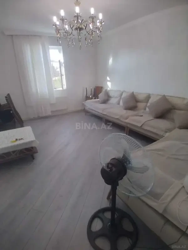 Satılır 7 otaqlı həyət evi 240 m²