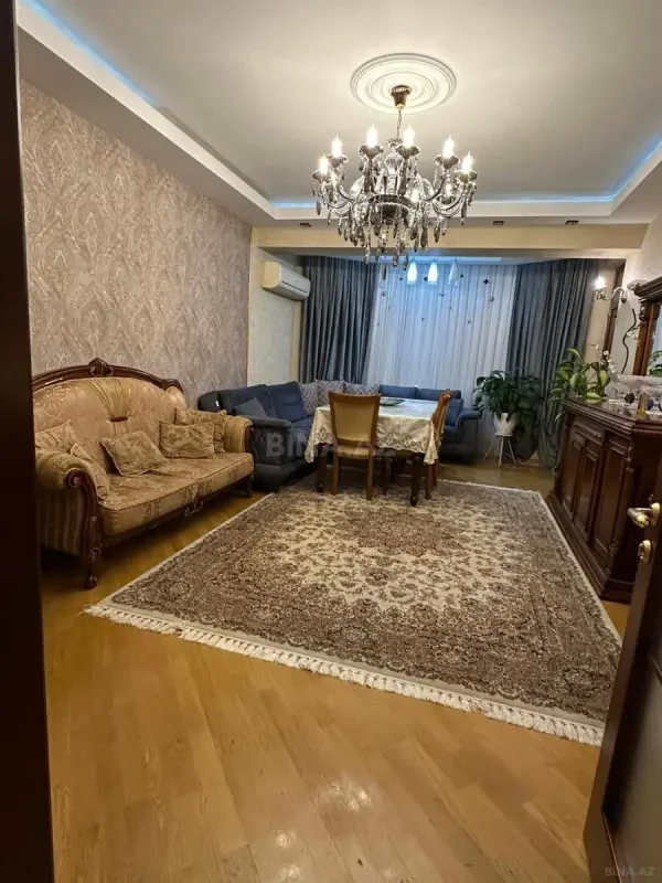 Satılır 3 otaqlı mənzil 162 m²