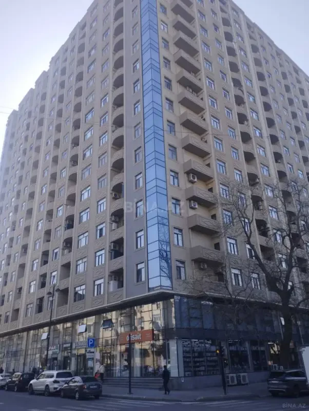 Satılır 3 otaqlı mənzil 132 m²