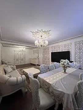 Satılır 4 otaqlı mənzil 215 m² — Bakı 4 otaq 215.00 m²