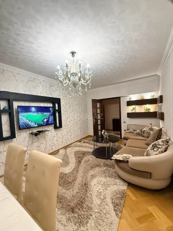 Satılır 3 otaqlı mənzil 135 m²