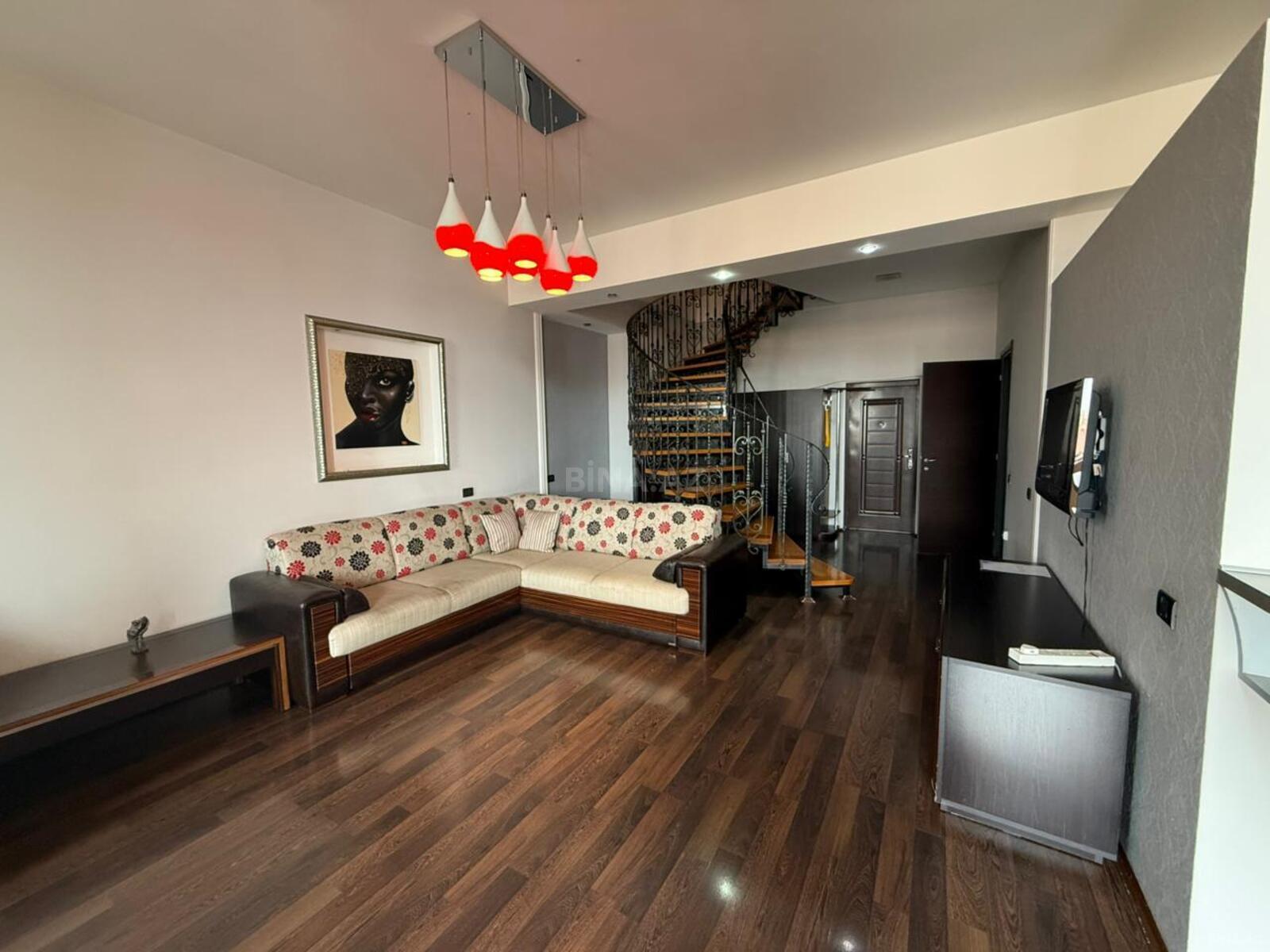 Kirayə verilir 3 otaqlı mənzil 135 m²